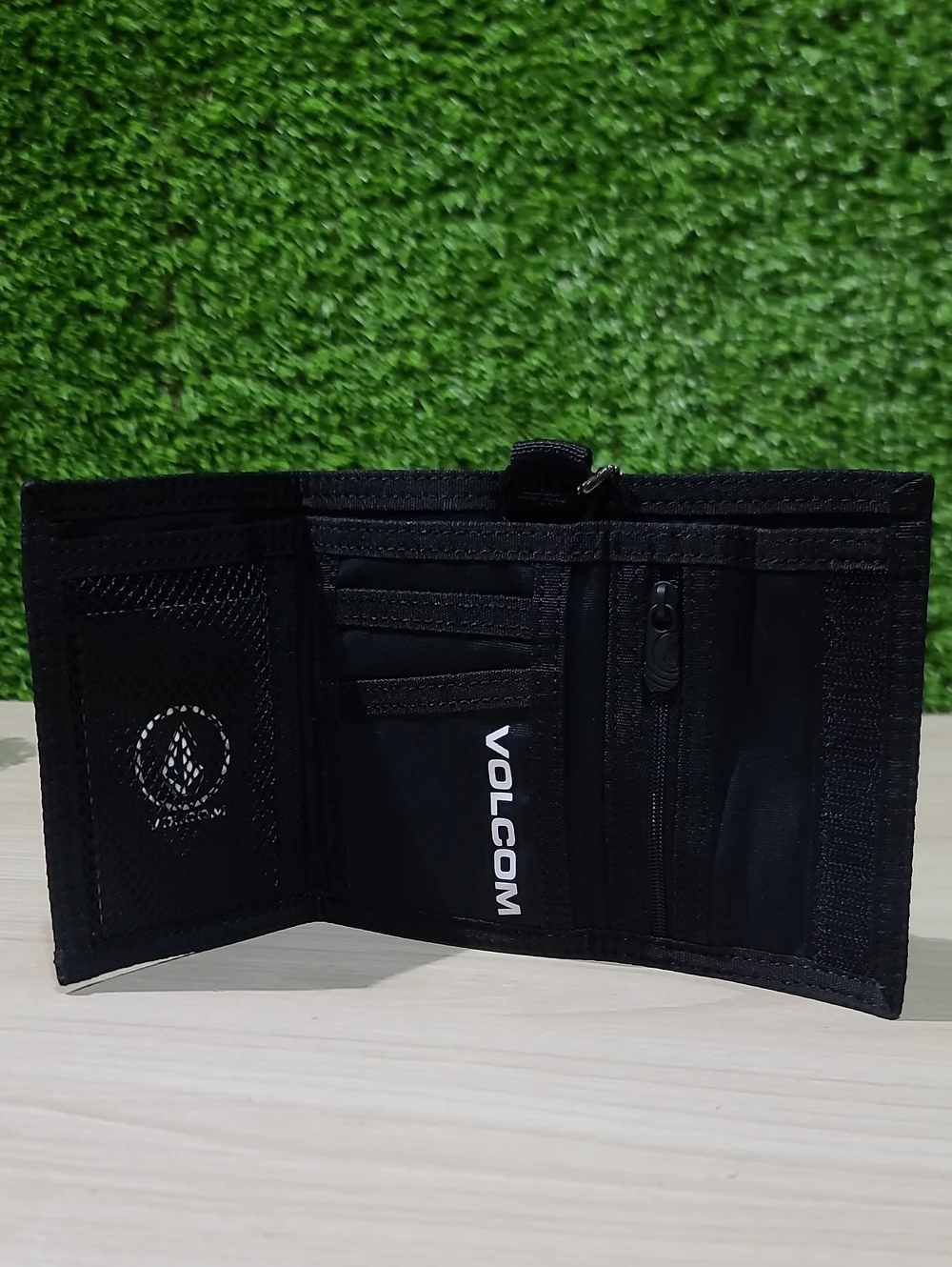 Volcom Box Stone Trifold Wallet / Black NWT